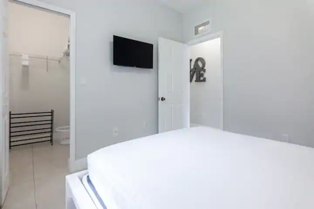 Photo of Bedroom in Ludlam
