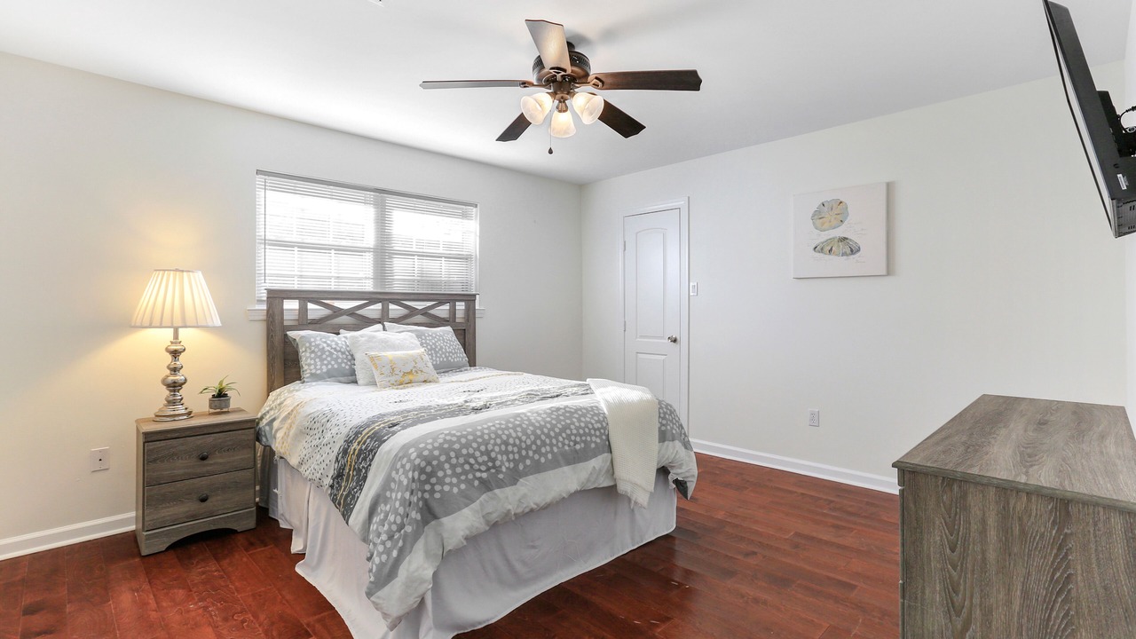 Photo of Bedroom in Little Woods