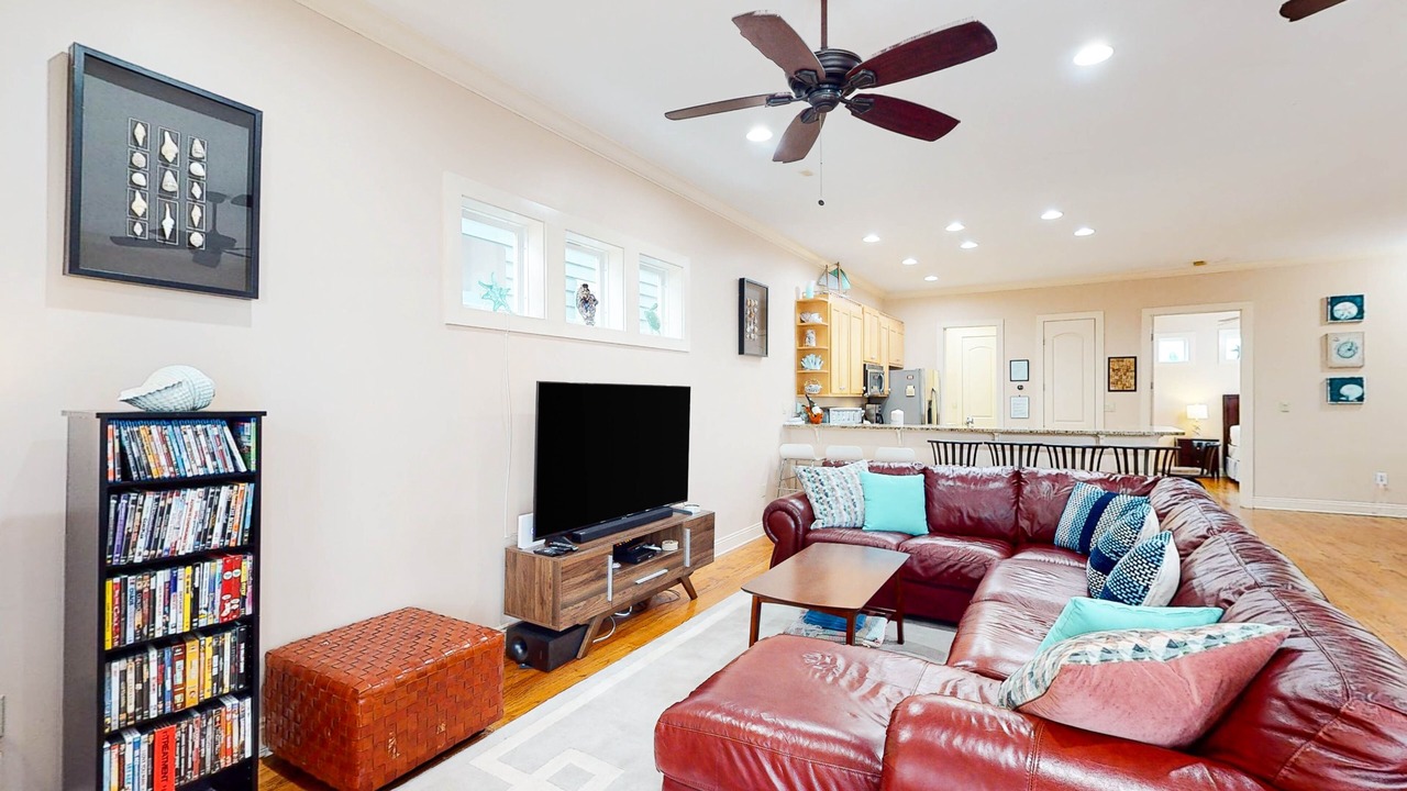 Photo of Livingroom in Crescent Beach