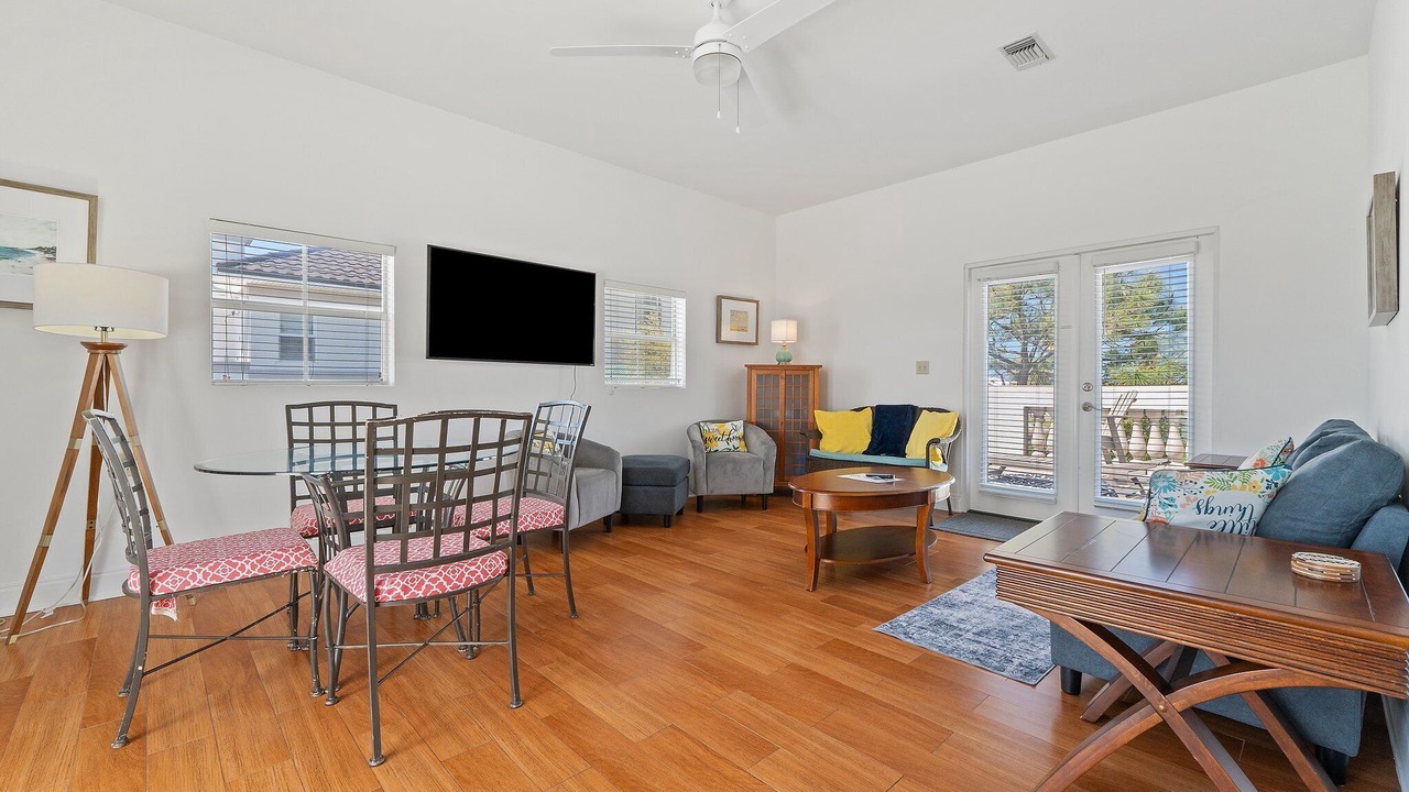 Photo of Livingroom in Ono Island