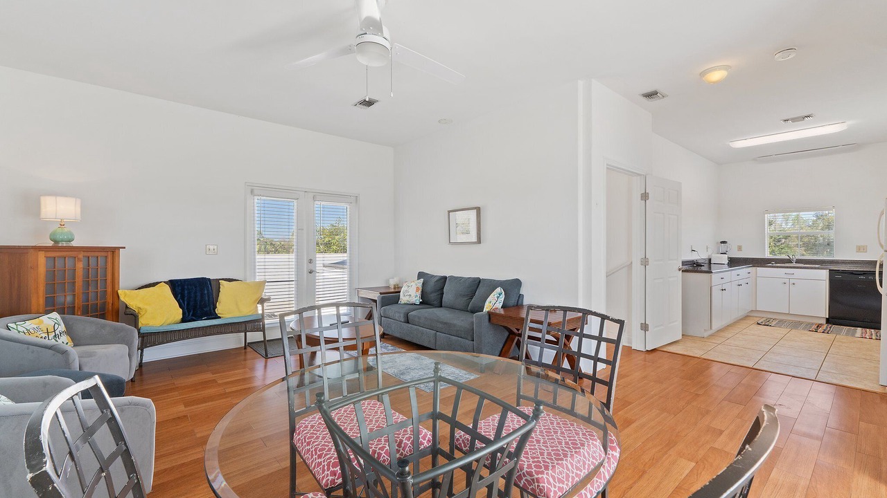 Photo of Livingroom in Ono Island