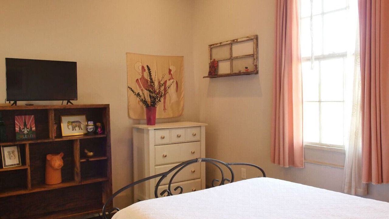 Photo of Bedroom in Holy Cross District