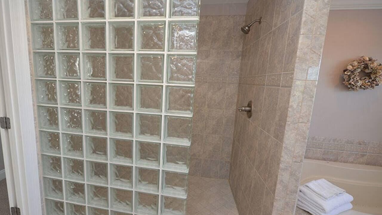Photo of Bathroom in Plantation