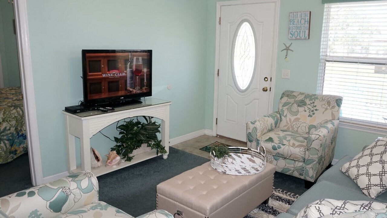 Photo of Livingroom in Lower Grand Lagoon