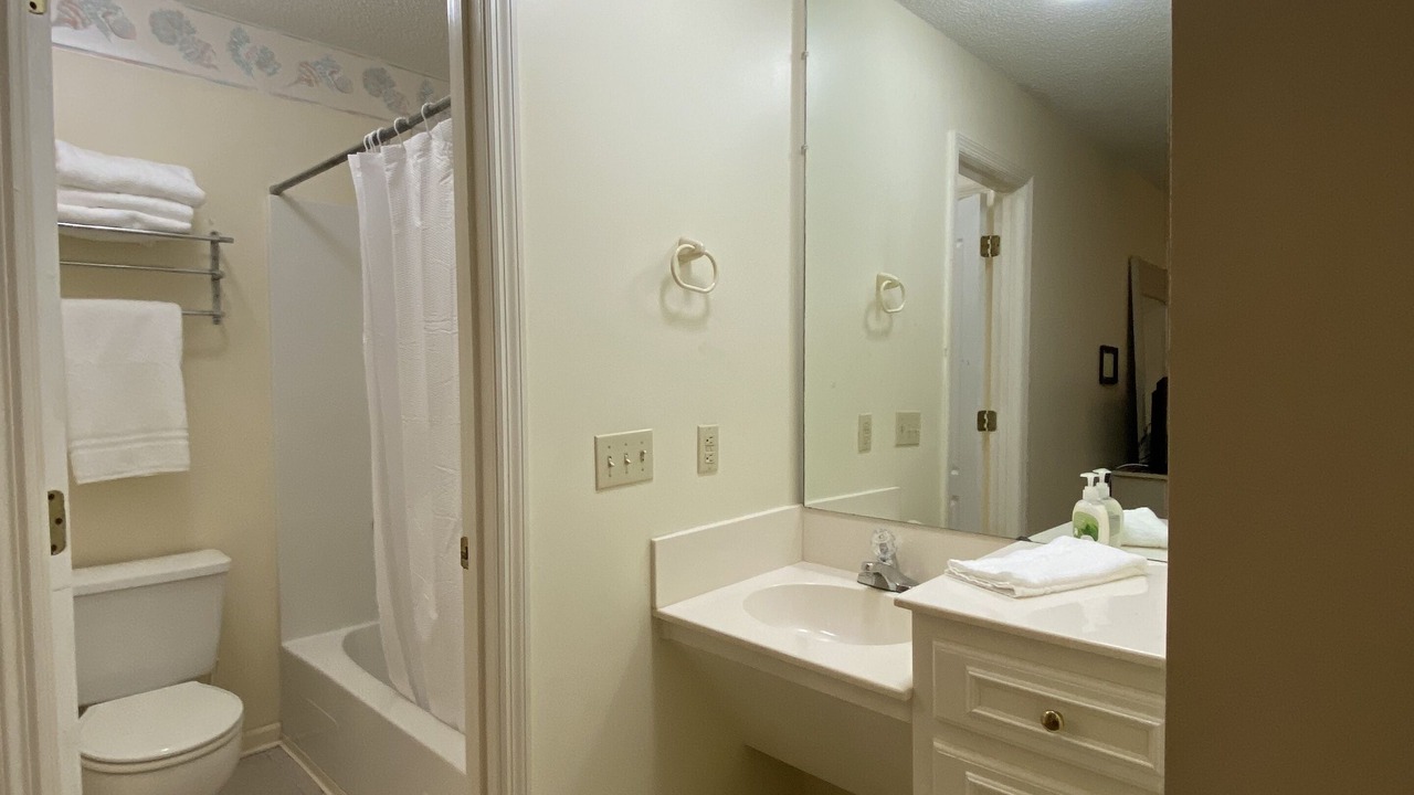 Photo of Bathroom in Summer Breeze