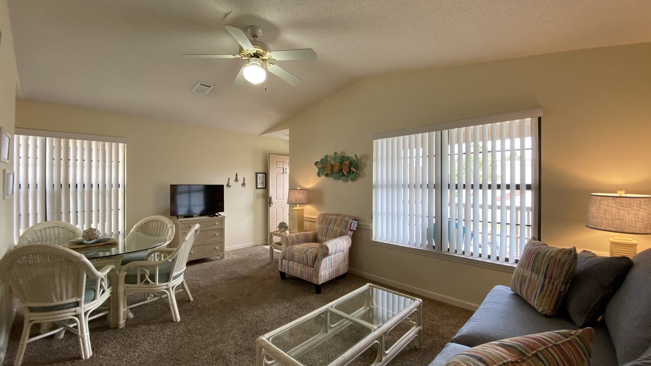 Photo of Livingroom in Summer Breeze