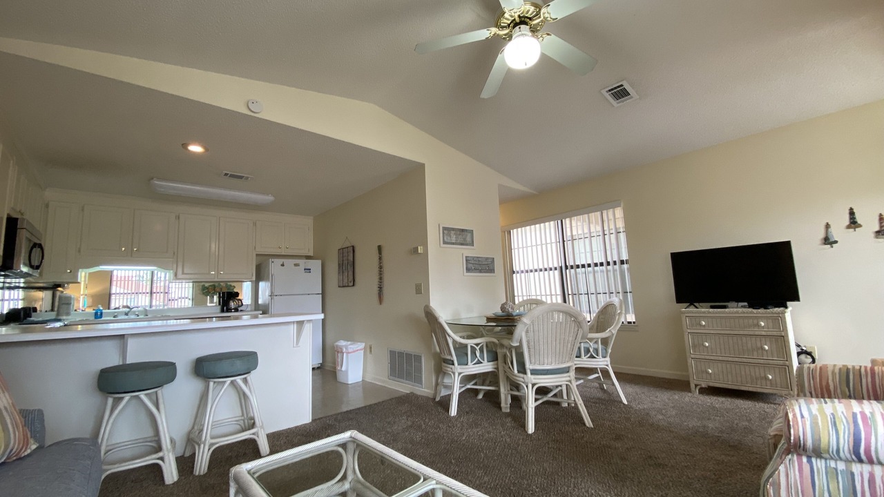 Photo of Livingroom in Summer Breeze