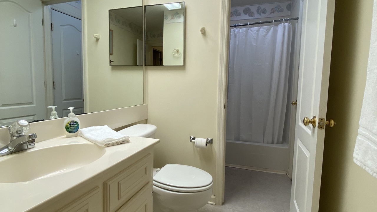 Photo of Bathroom in Summer Breeze
