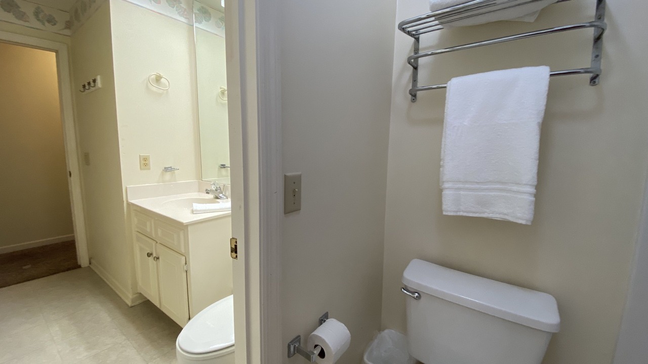 Photo of Bathroom in Summer Breeze