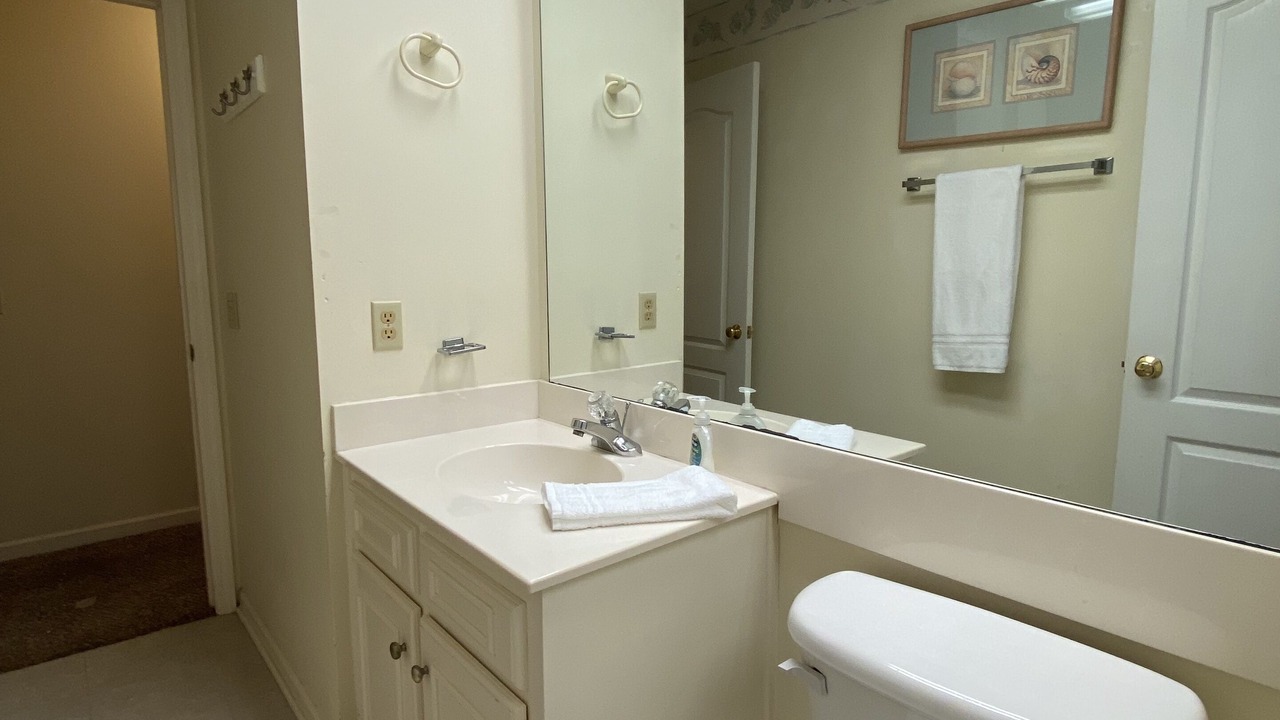 Photo of Bathroom in Summer Breeze