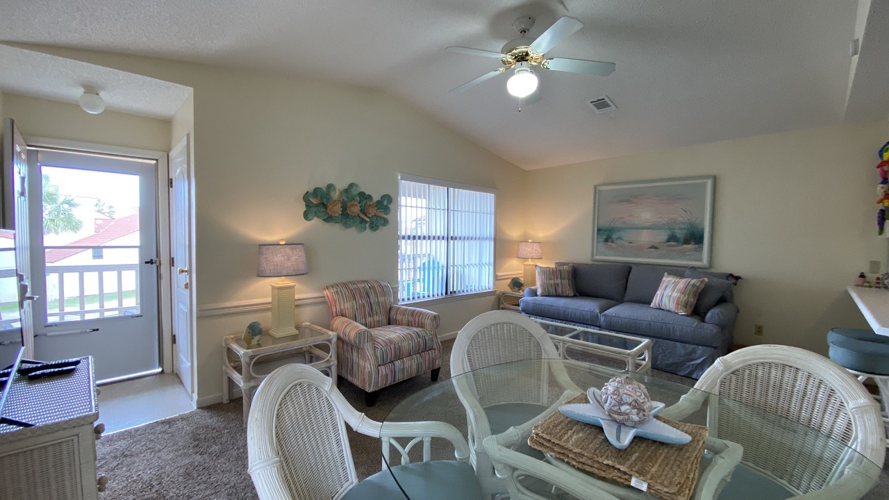 Photo of Livingroom in Summer Breeze