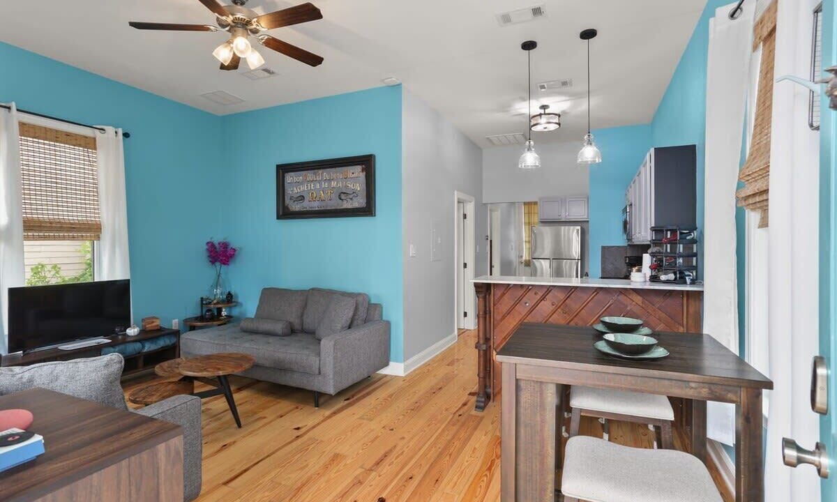 Photo of Livingroom in Seventh Ward