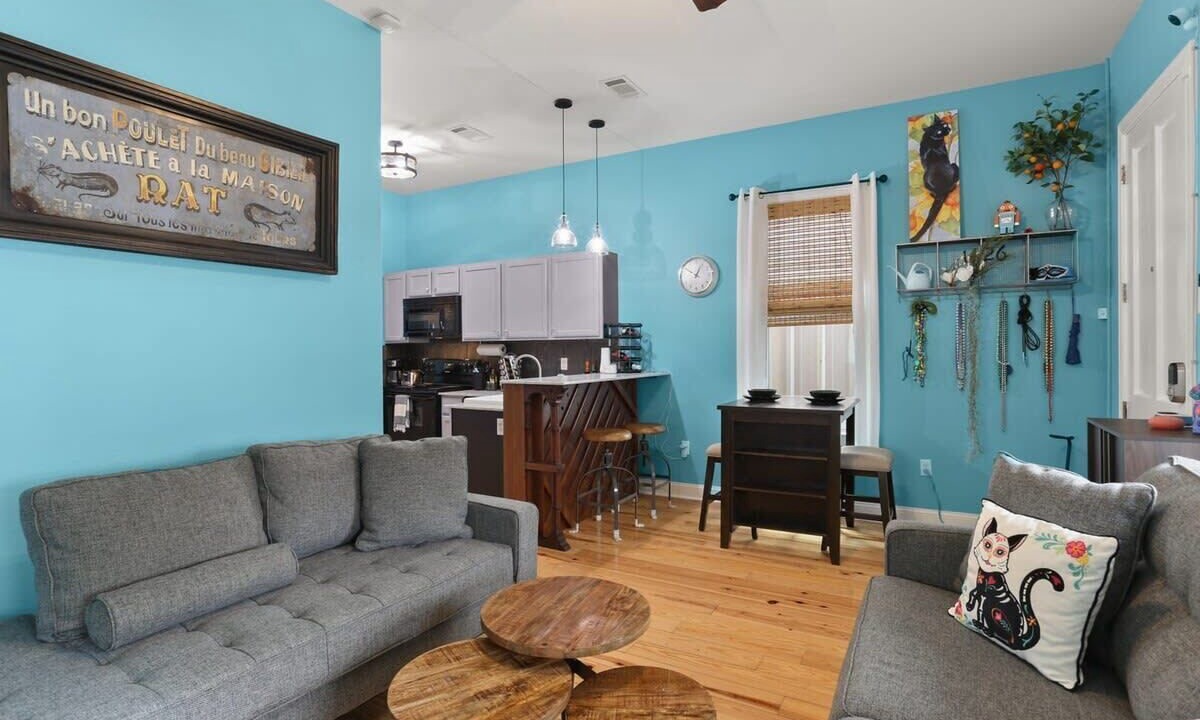 Photo of Livingroom in Seventh Ward