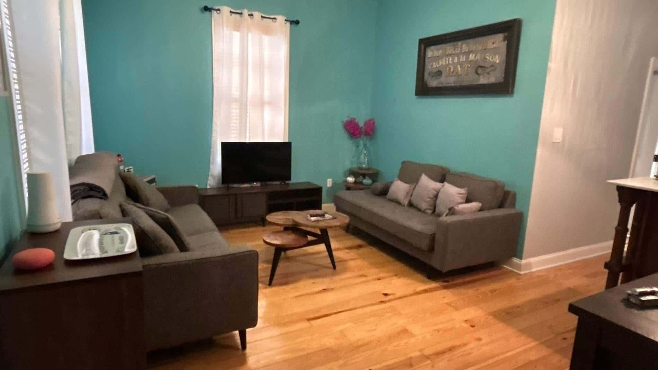 Photo of Livingroom in Seventh Ward