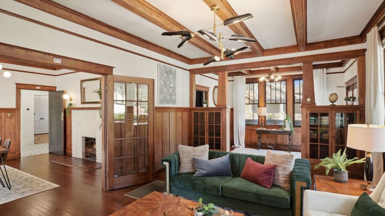 Photo of Bedroom in Roseland Terrace Historic District