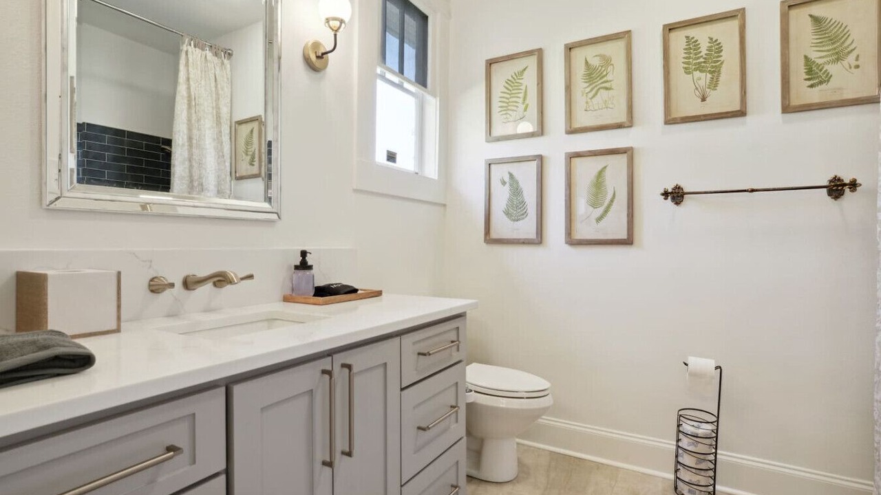 Photo of Bathroom in Roseland Terrace Historic District