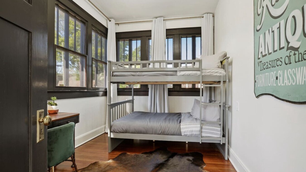 Photo of Bedroom in Roseland Terrace Historic District