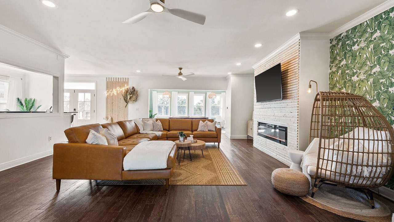 Photo of Livingroom in Henderson Point
