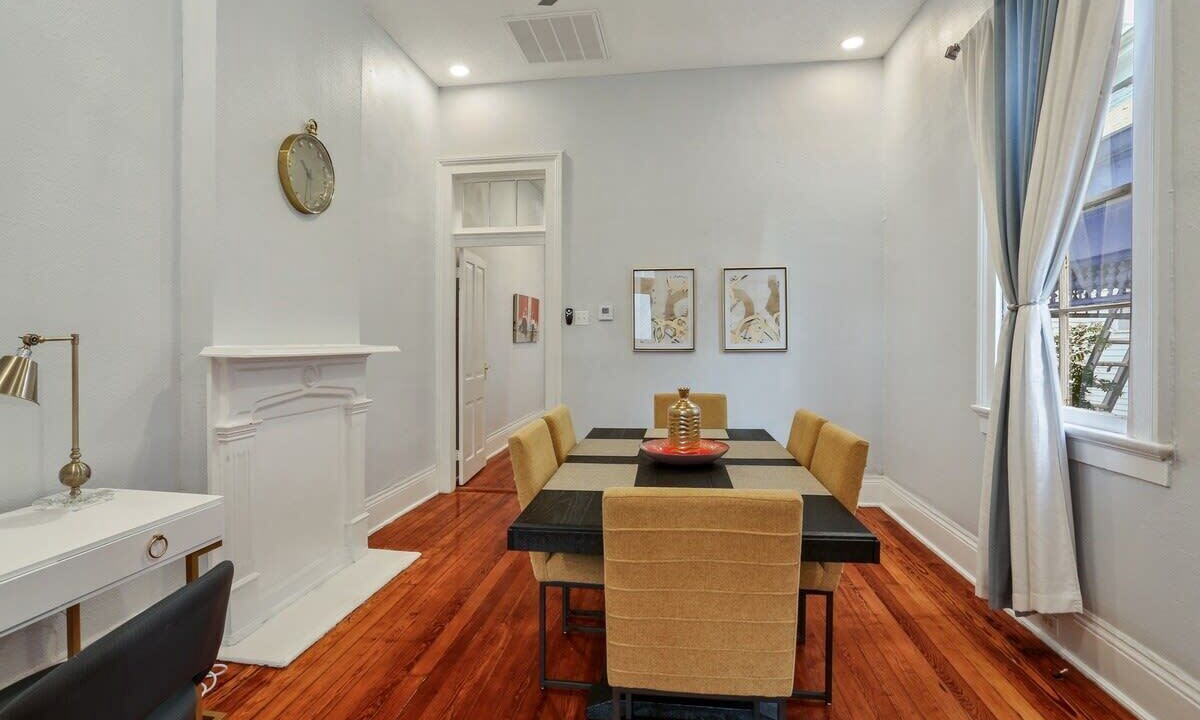 Photo of Livingroom in Algiers Point