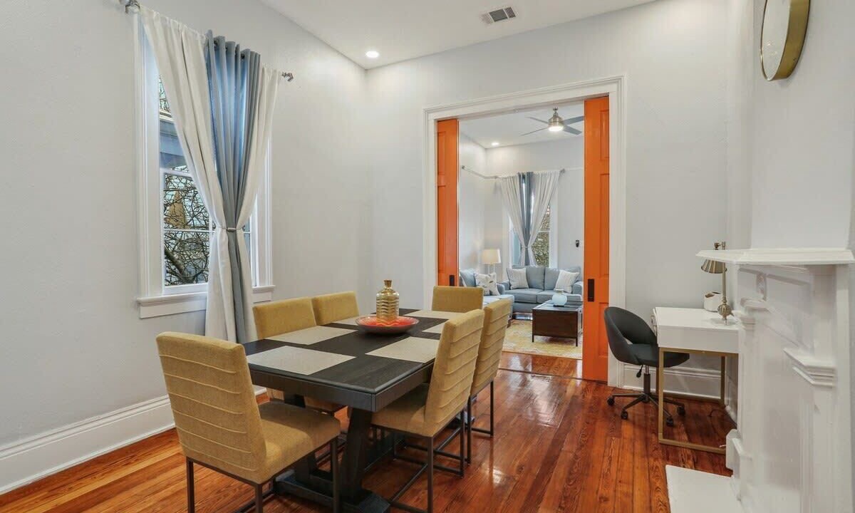 Photo of Livingroom in Algiers Point