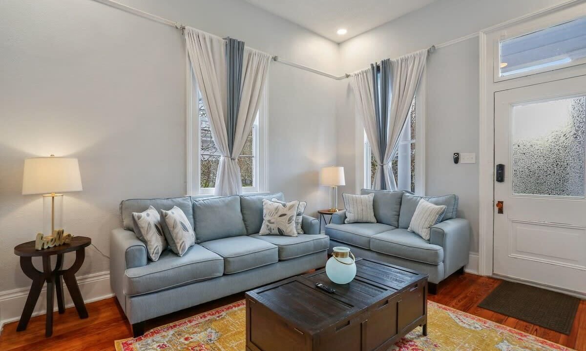 Photo of Livingroom in Algiers Point