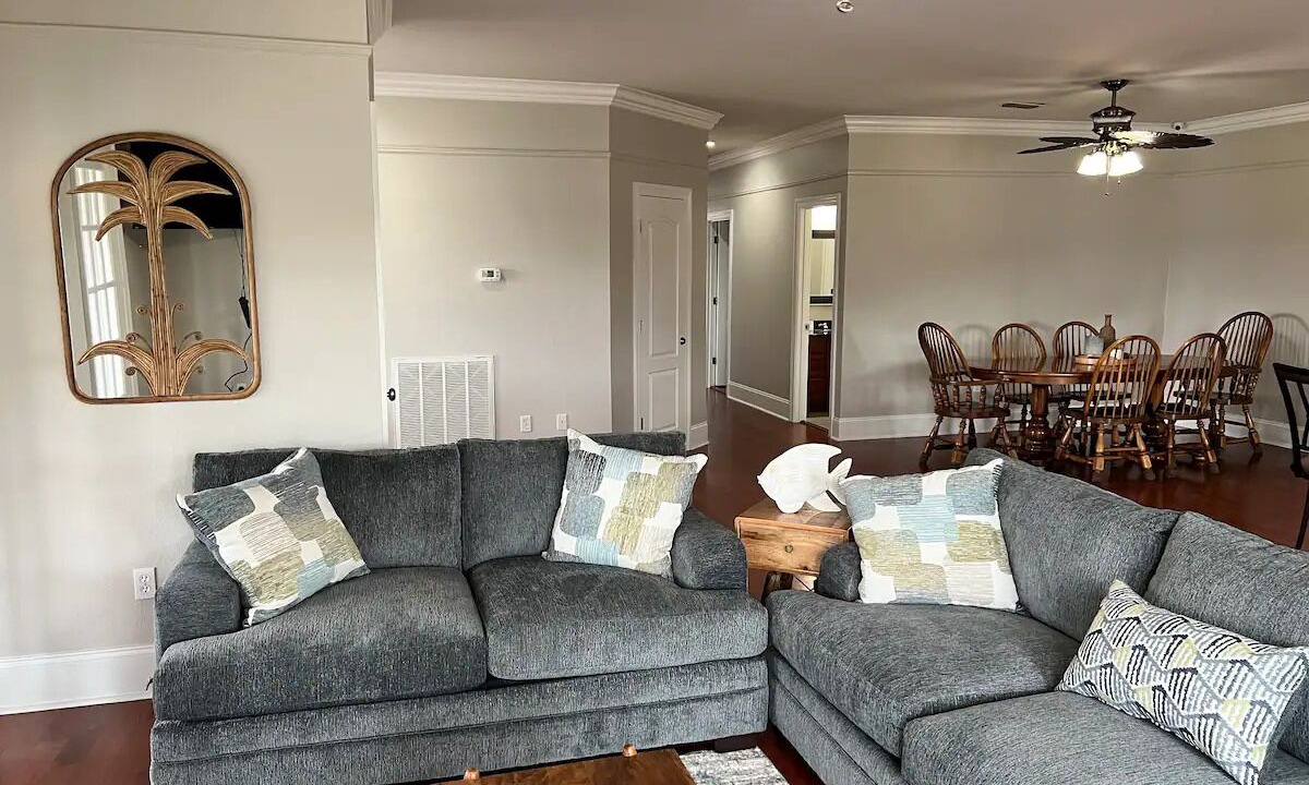 Photo of Livingroom in Shoreline Park