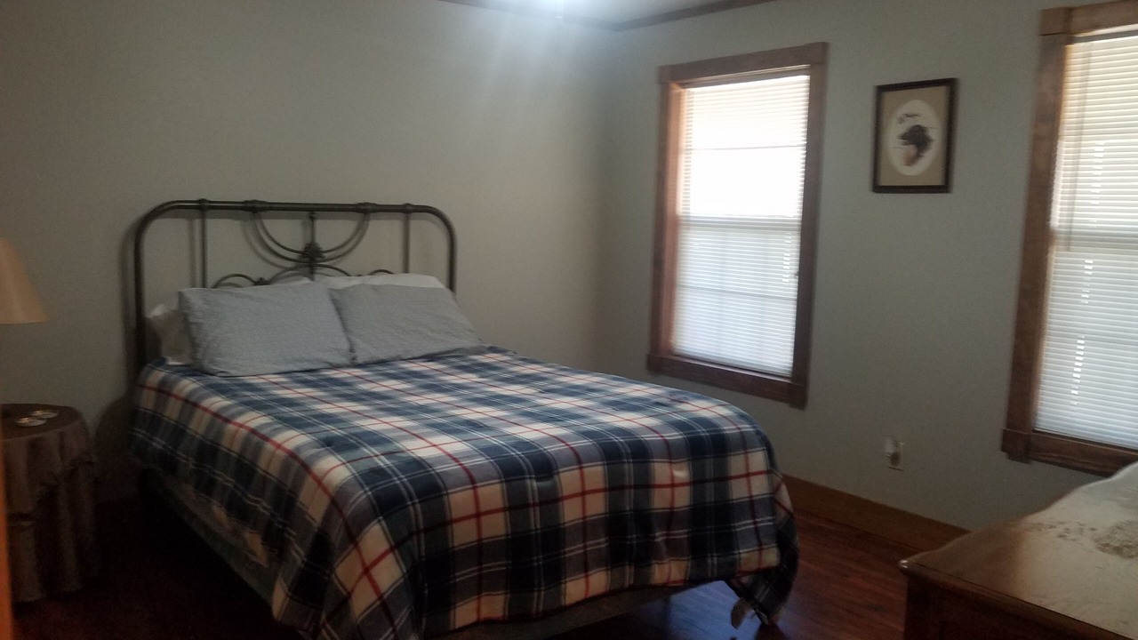 Photo of Bedroom in Acme