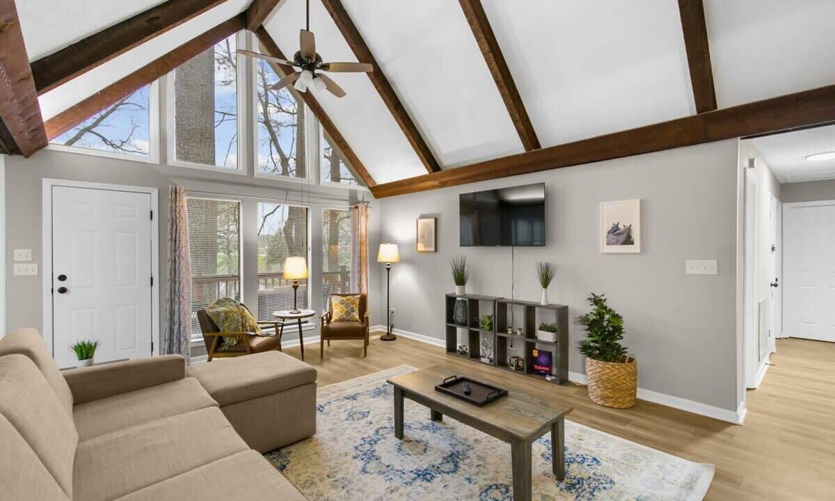 Photo of Livingroom in Crestline Heights