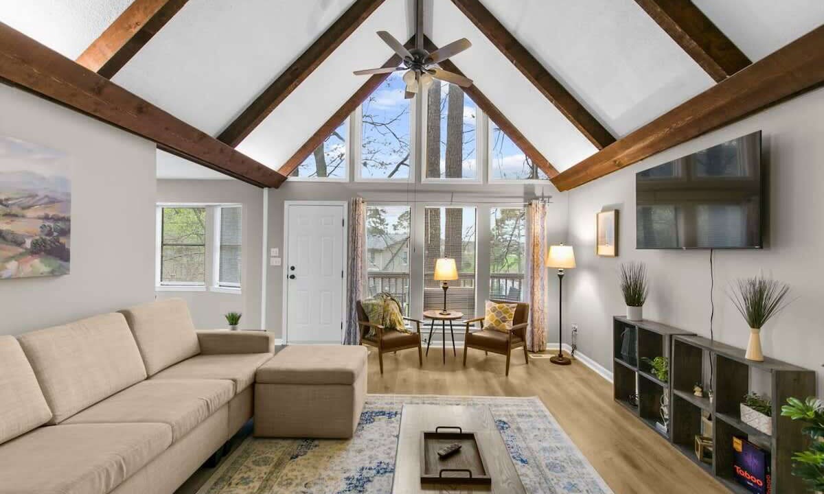 Photo of Livingroom in Crestline Heights