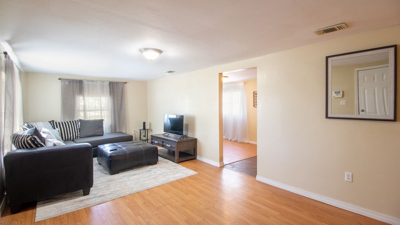 Photo of Livingroom in Pascagoula
