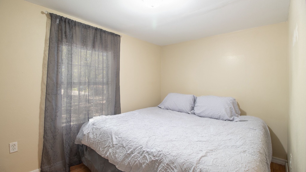 Photo of Bedroom in Pascagoula