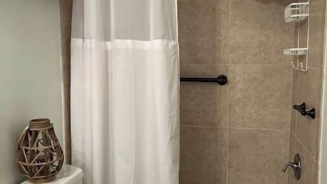 Photo of Bathroom in Henderson Point