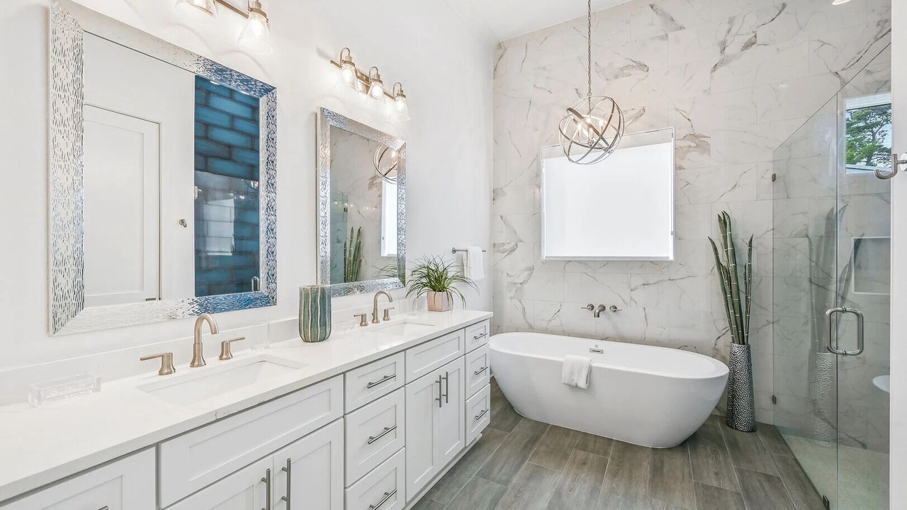 Photo of Bathroom in Gulfview Heights