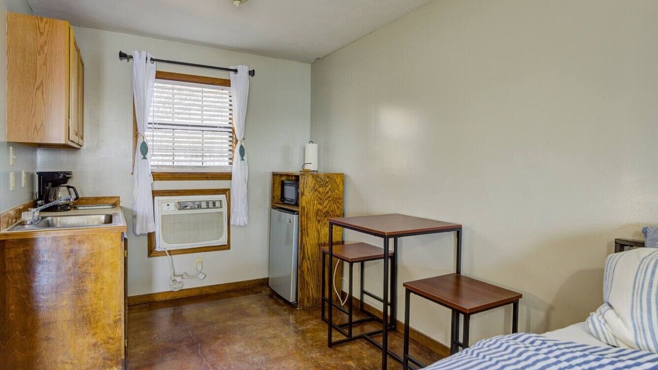 Photo of Bedroom in Redwood