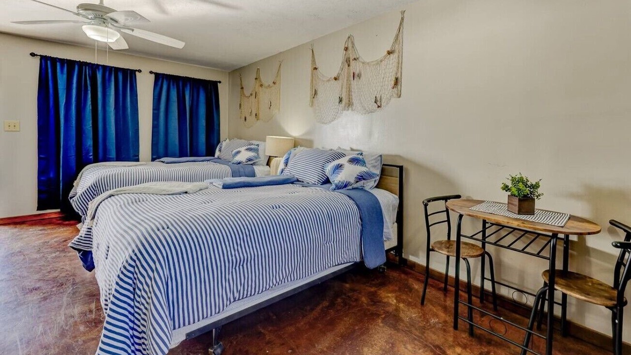 Photo of Bedroom in Redwood