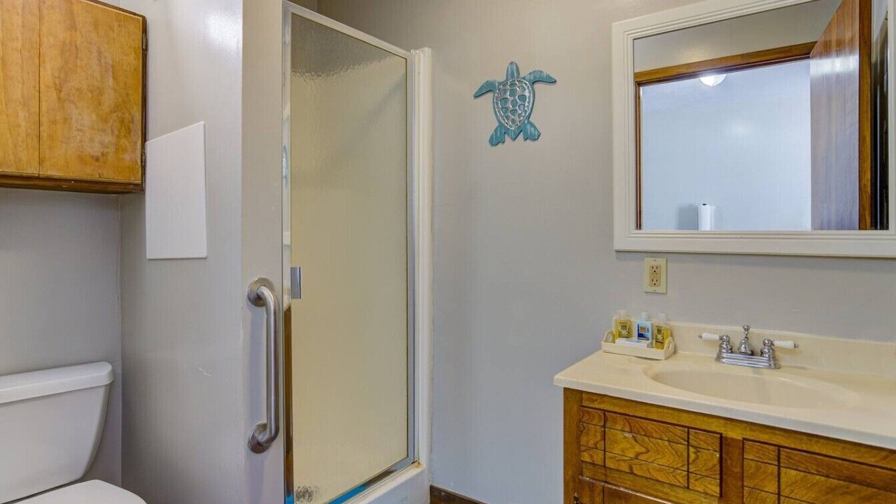 Photo of Bathroom in Redwood