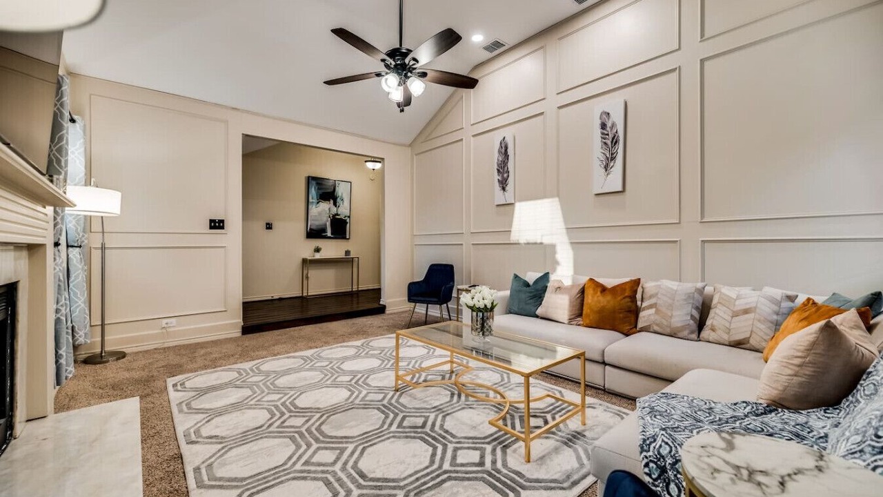 Photo of Livingroom in North Central Carrollton