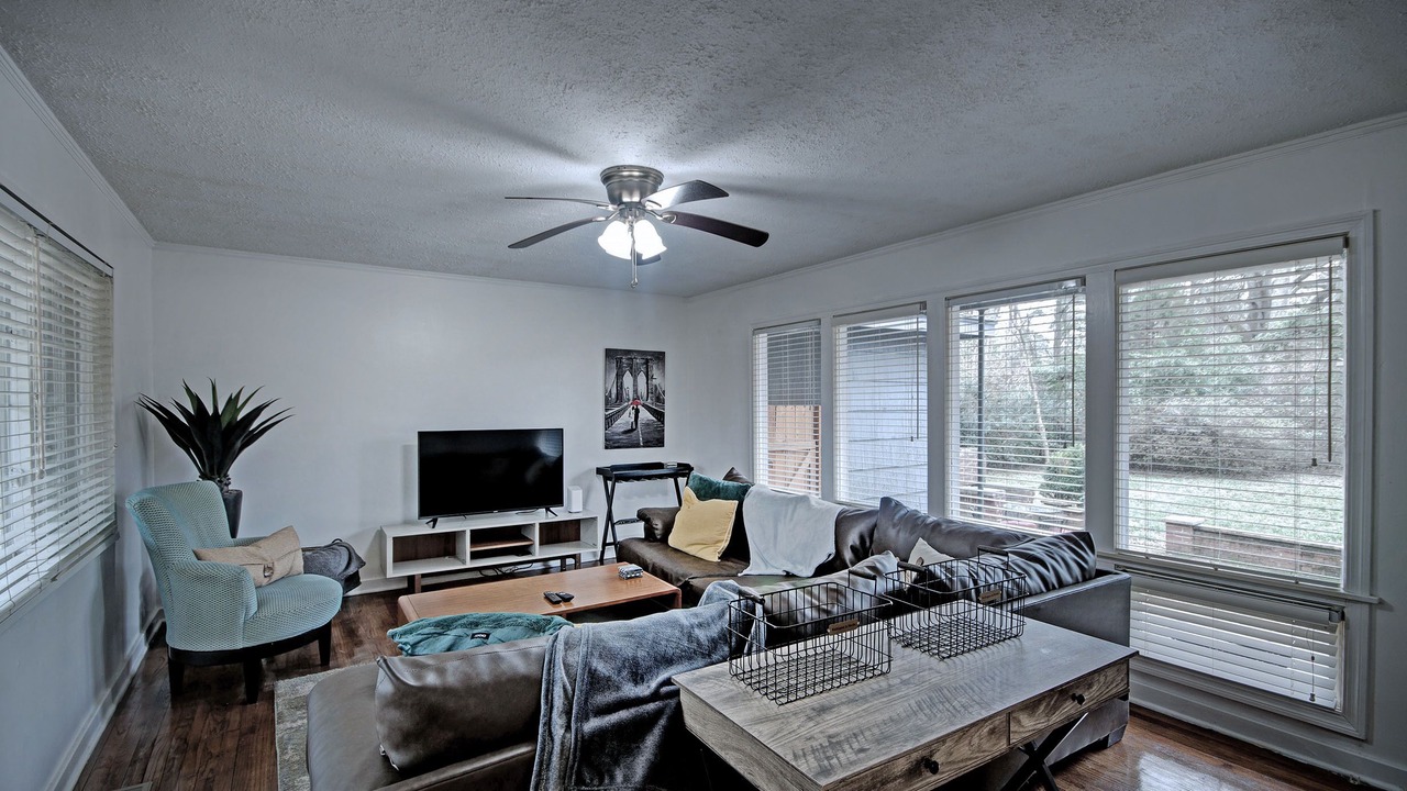 Photo of Livingroom in Tougaloo