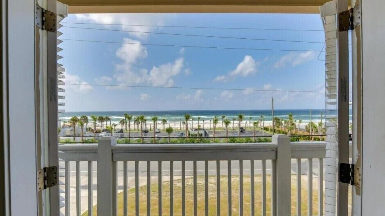 Photo of Patio Balcony in Bahama Beach
