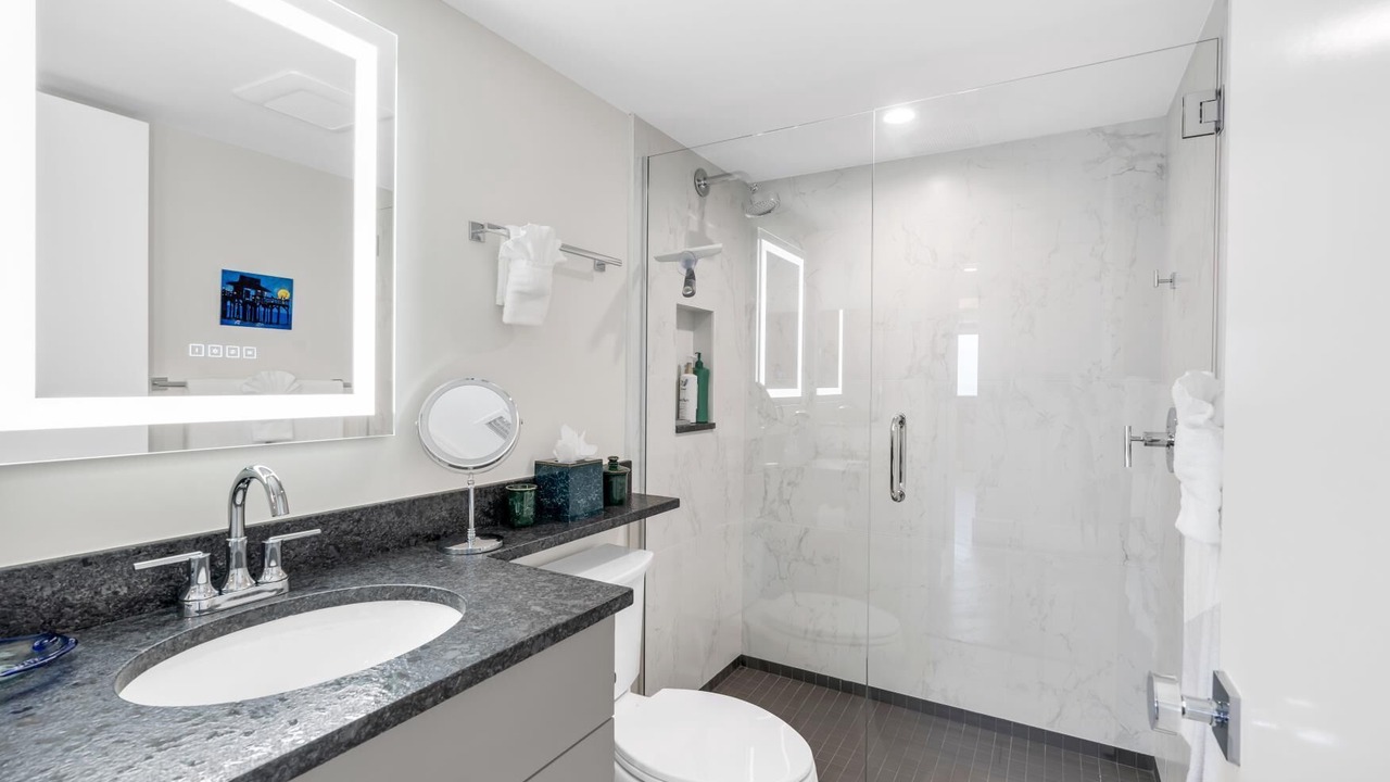 Photo of Bathroom in Park Shore