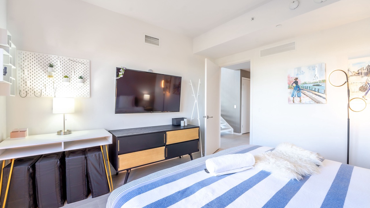 Photo of Bedroom in Hollywood South Central Beach
