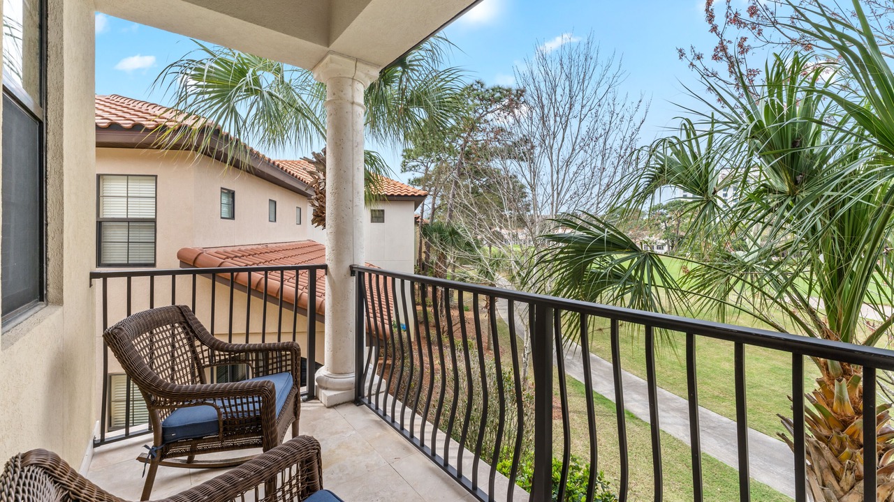 Photo of Patio Balcony in Villa Lago