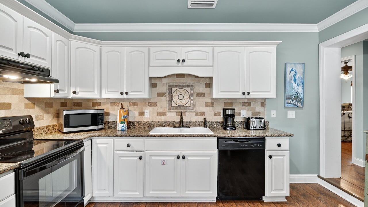 Photo of Kitchen in Laguna Beach Estates
