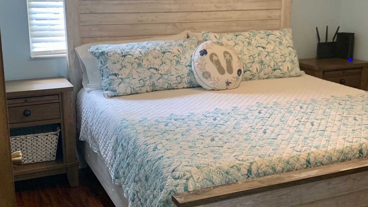 Photo of Bedroom in Eastpoint