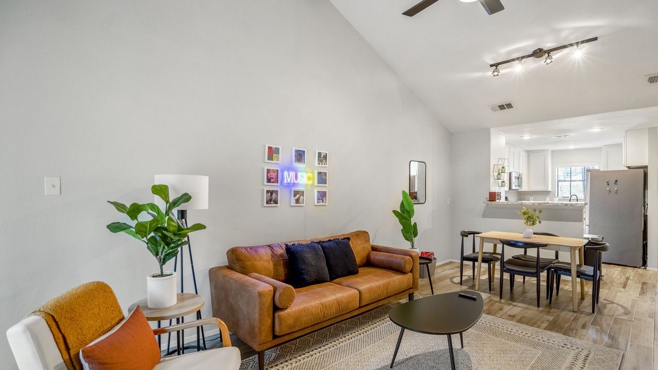 Photo of Livingroom in Panther Creek