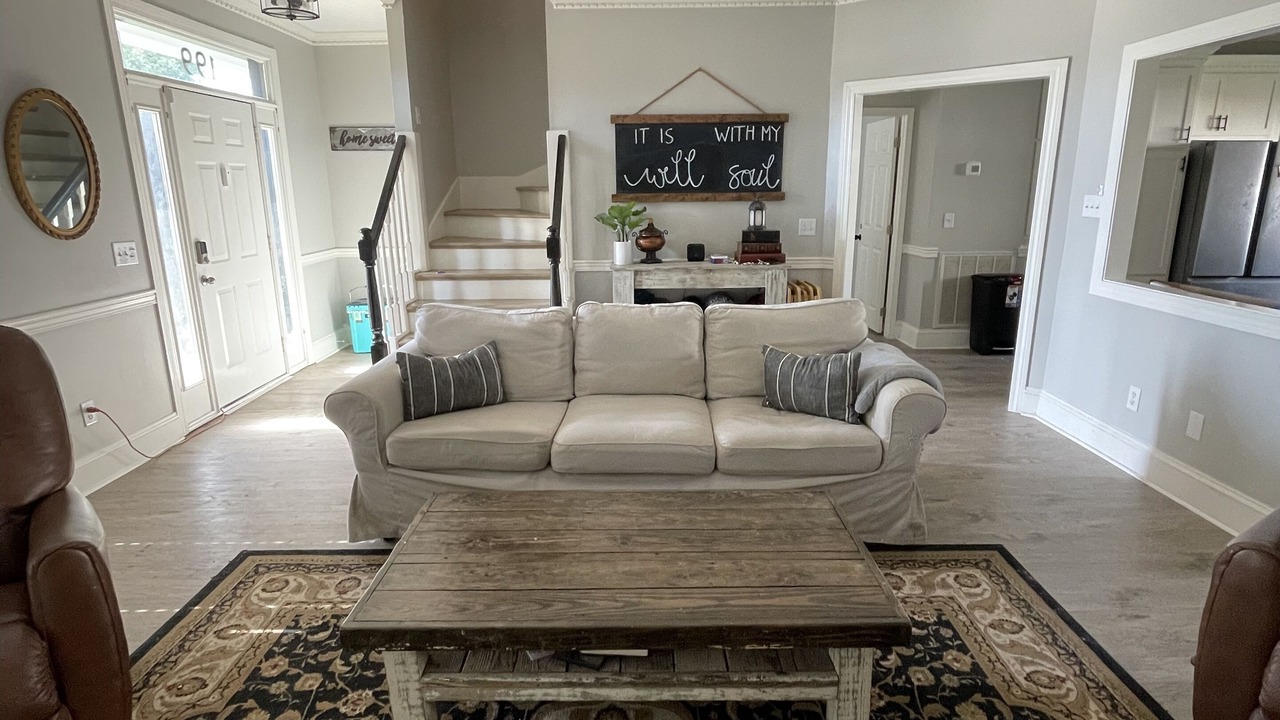 Photo of Livingroom in Tougaloo