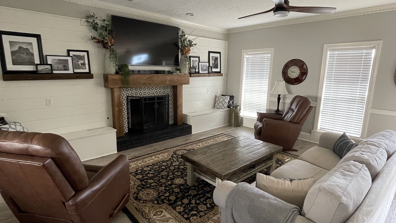 Photo of Livingroom in Tougaloo