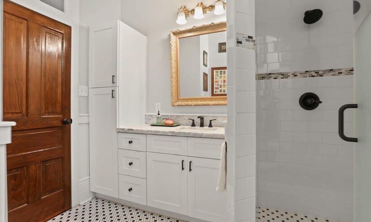 Photo of Bathroom in South 7th Ward