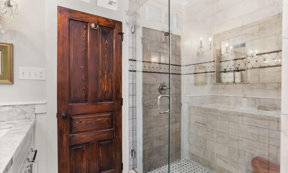 Photo of Bathroom in South 7th Ward