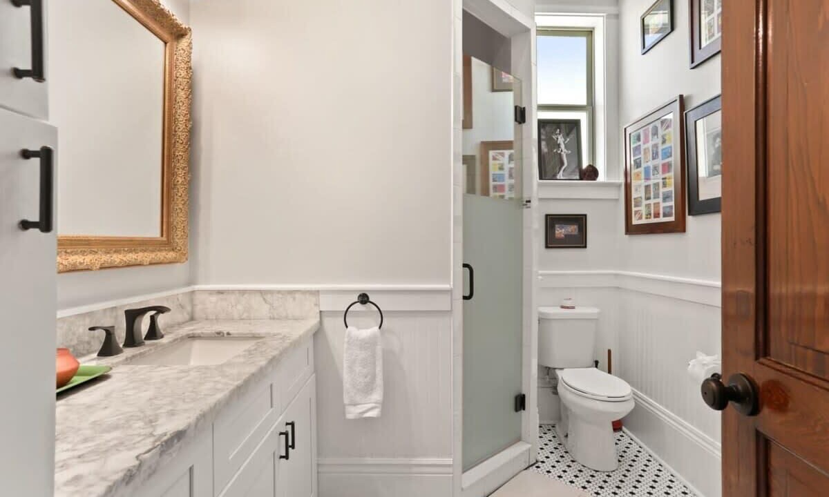 Photo of Bathroom in South 7th Ward